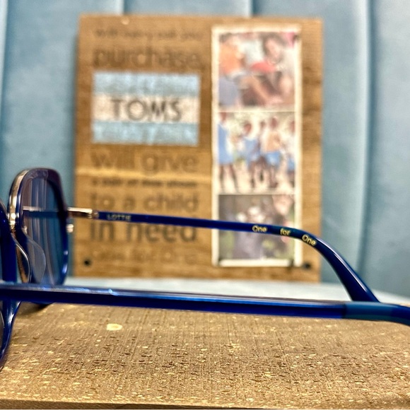 Brand New TOMS Blue “Lottie” Oversized Sunglasses - Picture 2 of 6